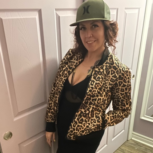 Meet your Posher, Haley - Picture 2 of 2